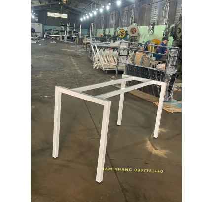 Chân bàn nhân viên khung U 40X40 (Cây nối dịch vô bên trong)
