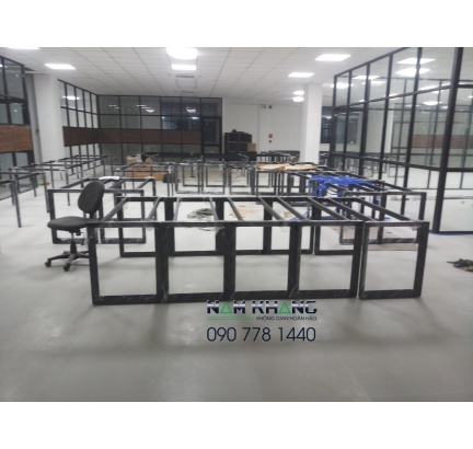 Gia công chân bàn làm việc