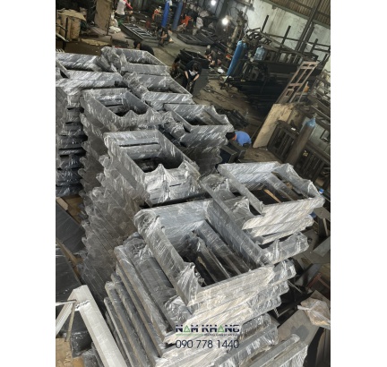 Hình ảnh bàn giao chân bàn