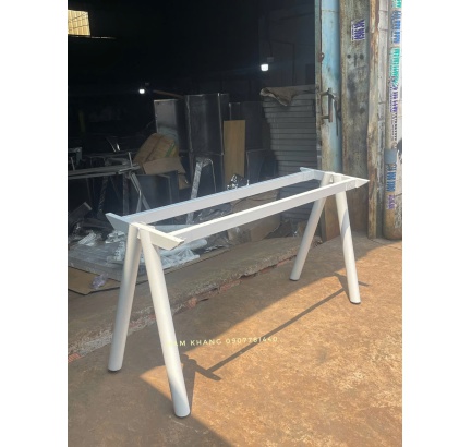 Chân bàn nhân viên