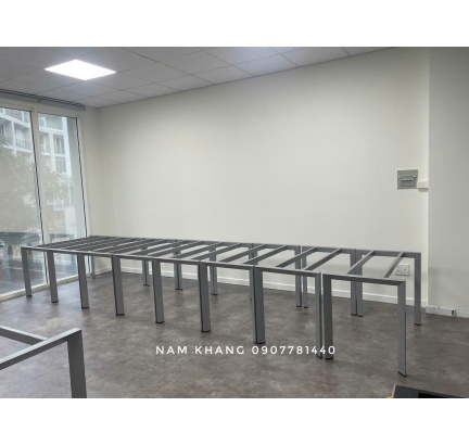 Gia công chân bàn làm việc