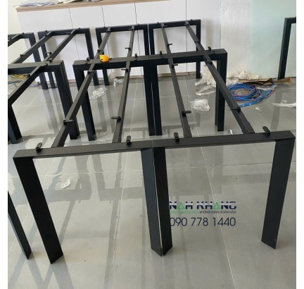 Gia công chân bàn làm việc