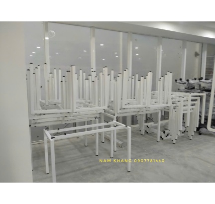Gia công chân bàn làm việc